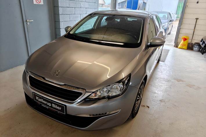 Gul Peugeot 308 fra 2015