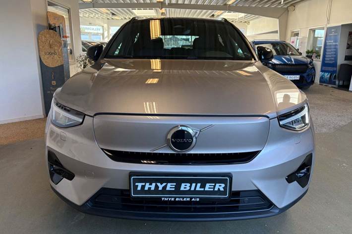 Sølv Volvo XC40 fra 2023