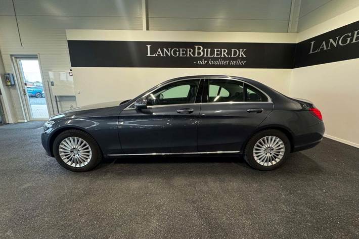 Grå Mercedes C200 fra 2016