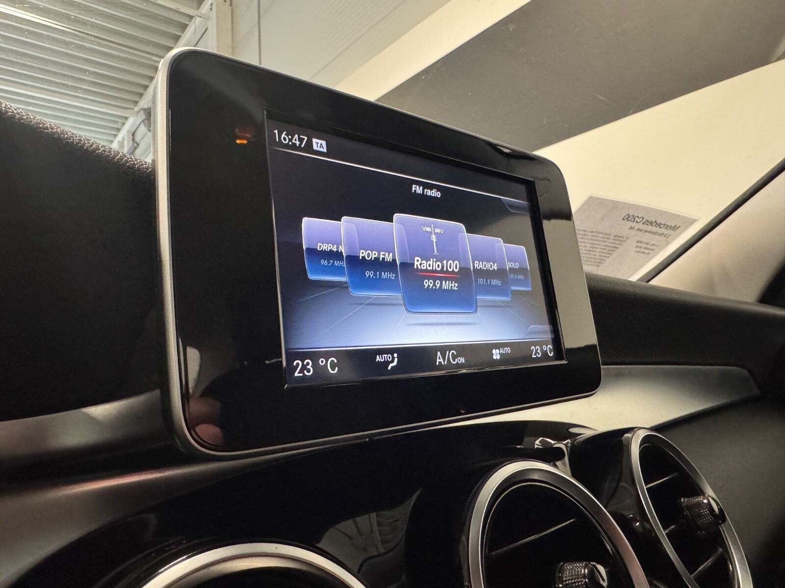 Grå Mercedes C200 fra 2016