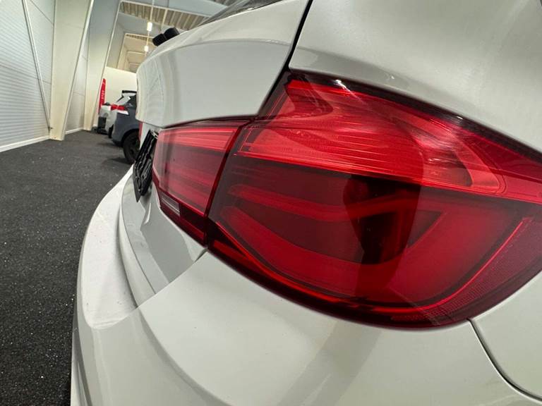 BMW 320i 2,0 Touring aut.