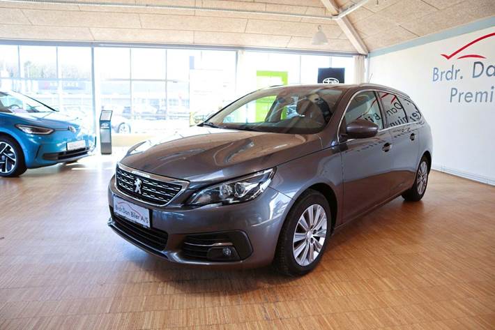 Grå Peugeot 308 fra 2018