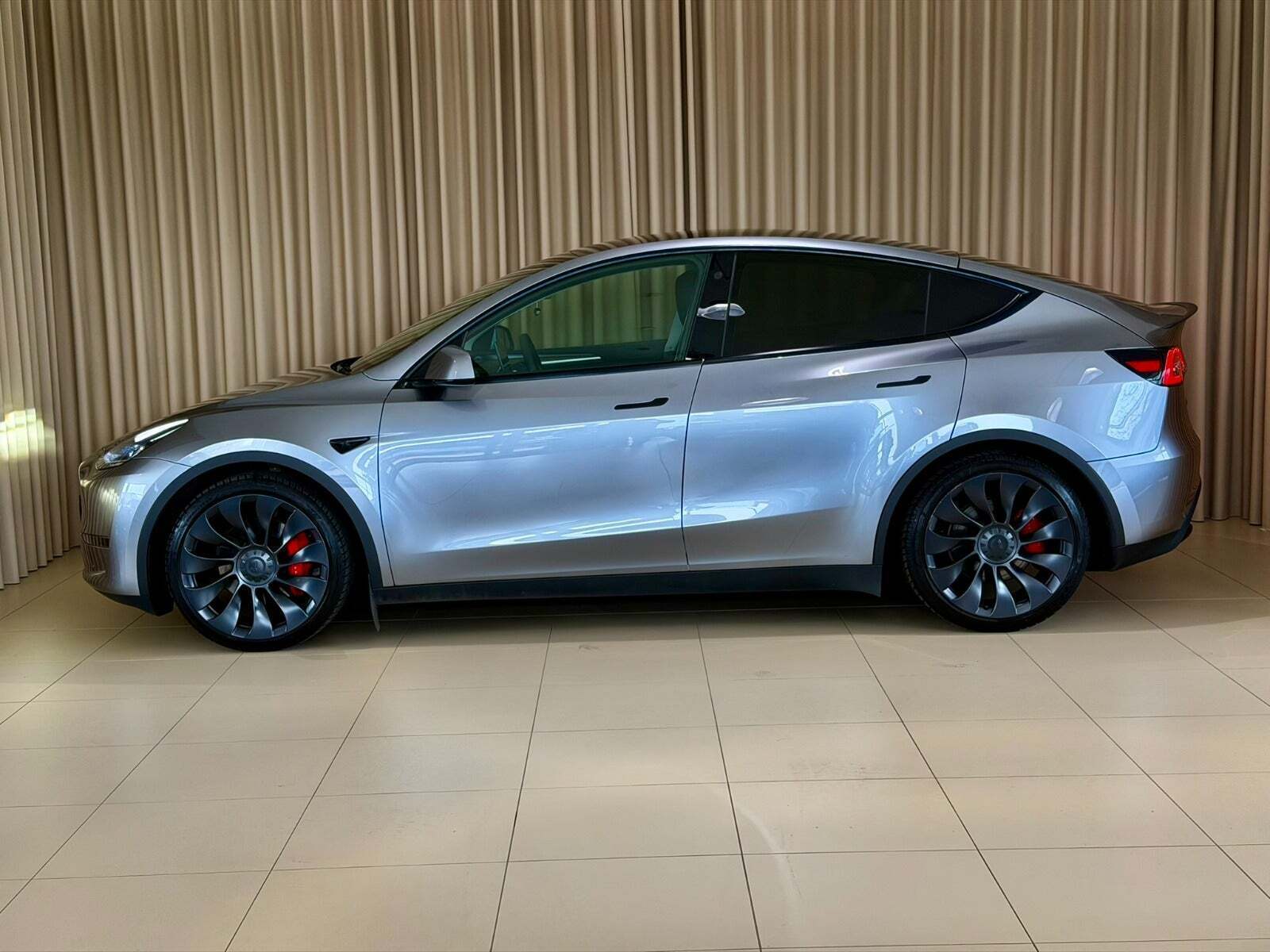 Tesla Model Y Performance AWD