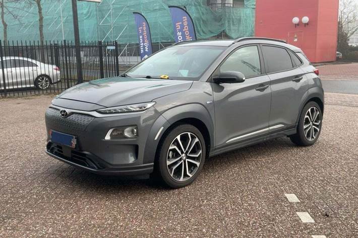 Grå Hyundai Kona fra 2019
