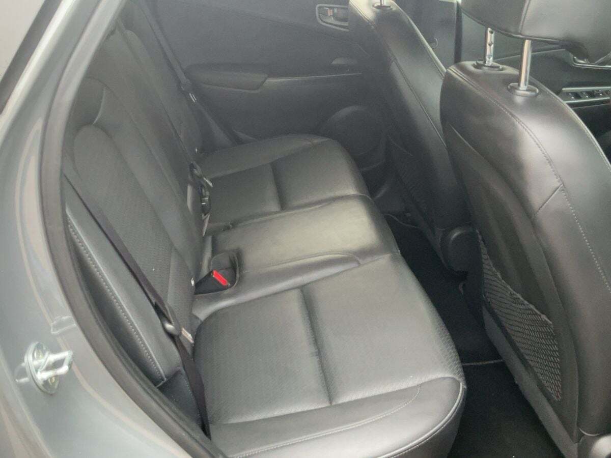 Grå Hyundai Kona fra 2019