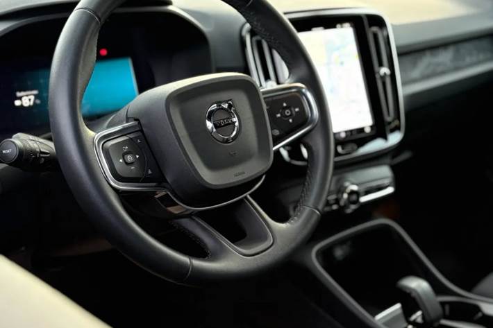 Orange Volvo EX40 fra 2025