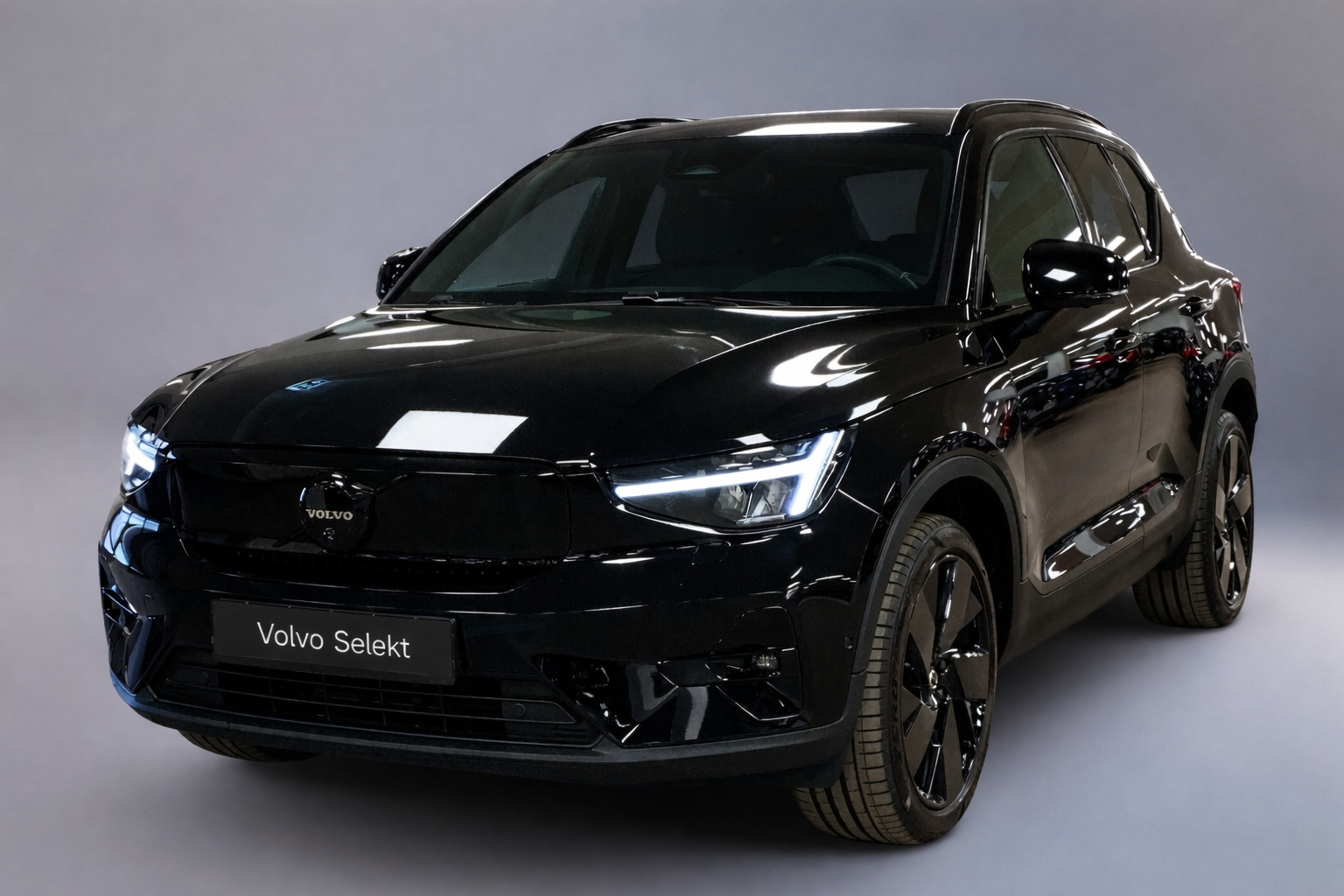 Volvo EX40 Extended Range Black Edition