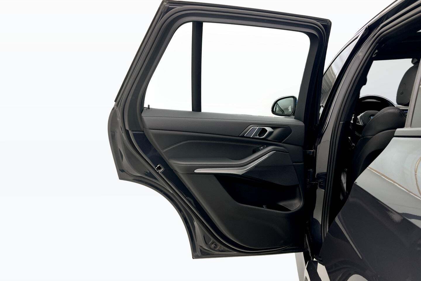 Grå BMW X5 fra 2022