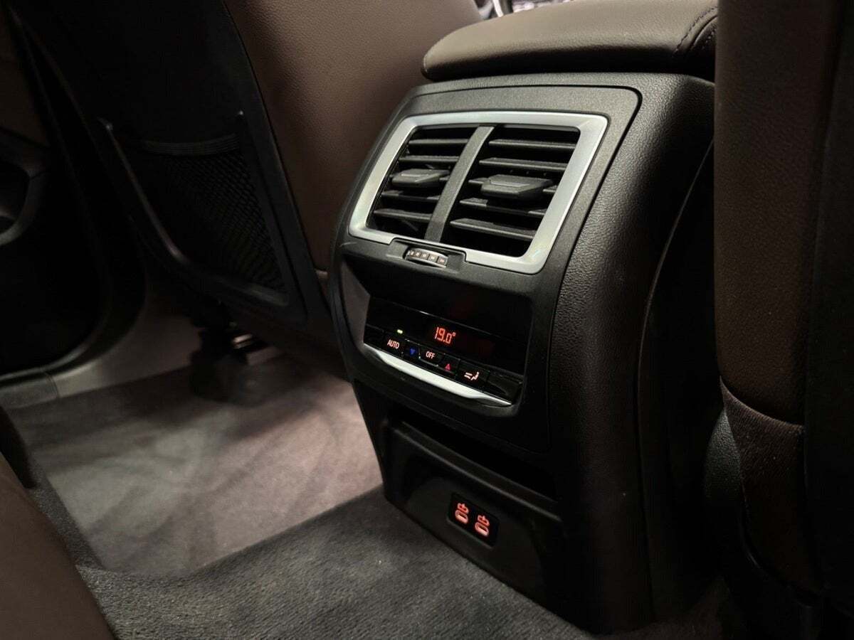 Hvid BMW iX3 fra 2022