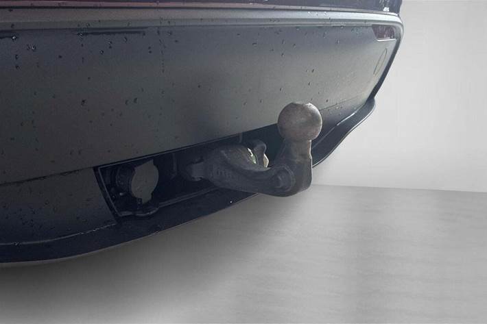 Rød Tesla Model Y fra 2023