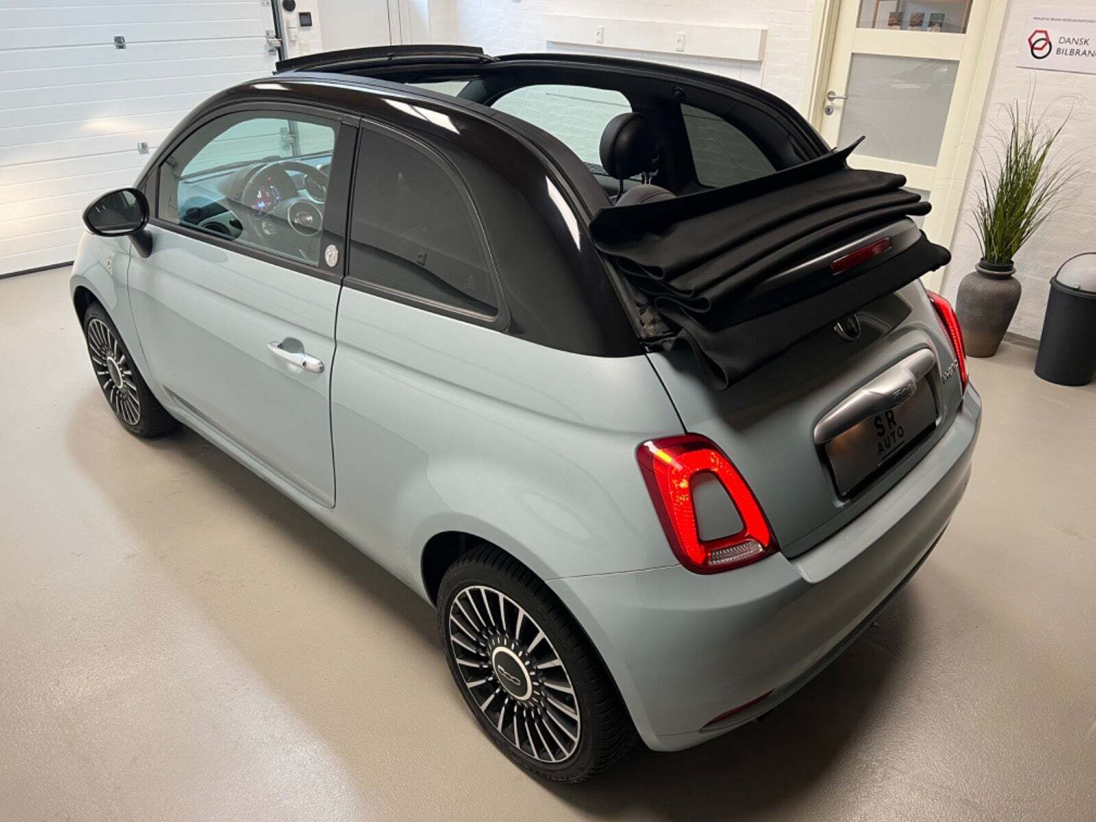 Blå Fiat 500C fra 2020