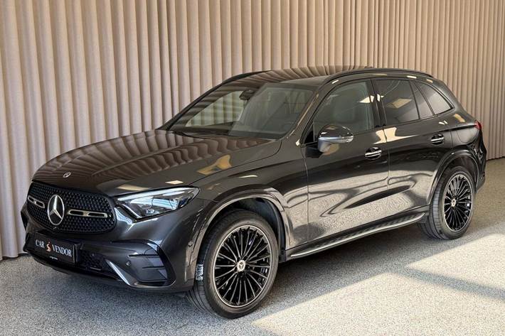 Grå Mercedes GLC300 e fra 2023