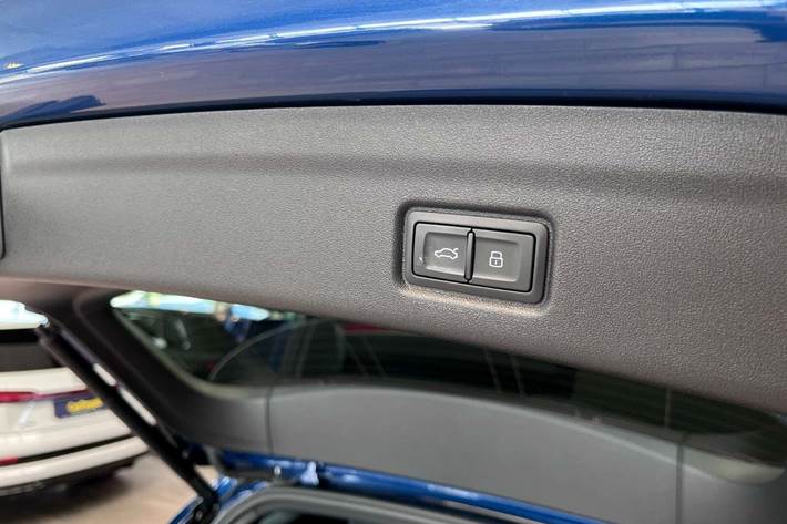 Rød Audi SQ6 e-tron fra 2024