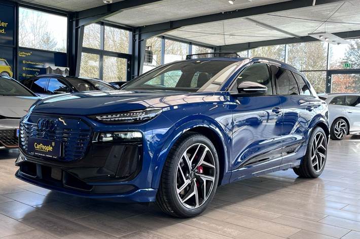 Blå Audi SQ6 e-tron fra 2024