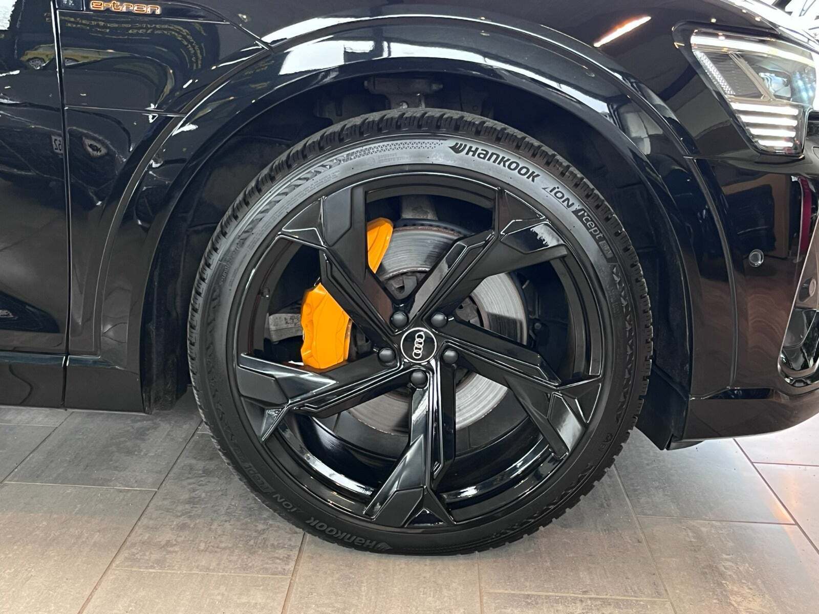 Sort Audi e-tron fra 2022