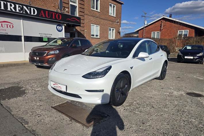 Hvid Tesla Model 3 fra 2019