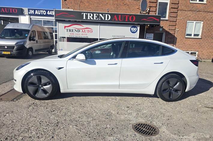 Hvid Tesla Model 3 fra 2019