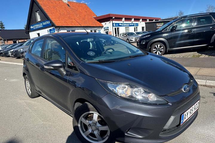 undefined Ford Fiesta fra 2010 set udefra