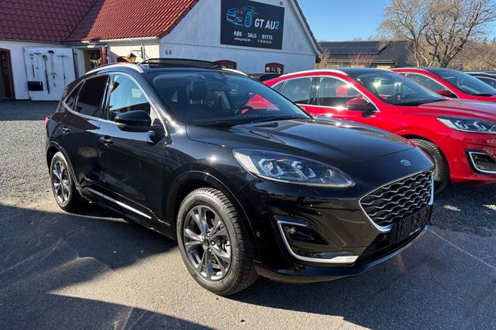 Sort Ford Kuga fra 2020 set udefra