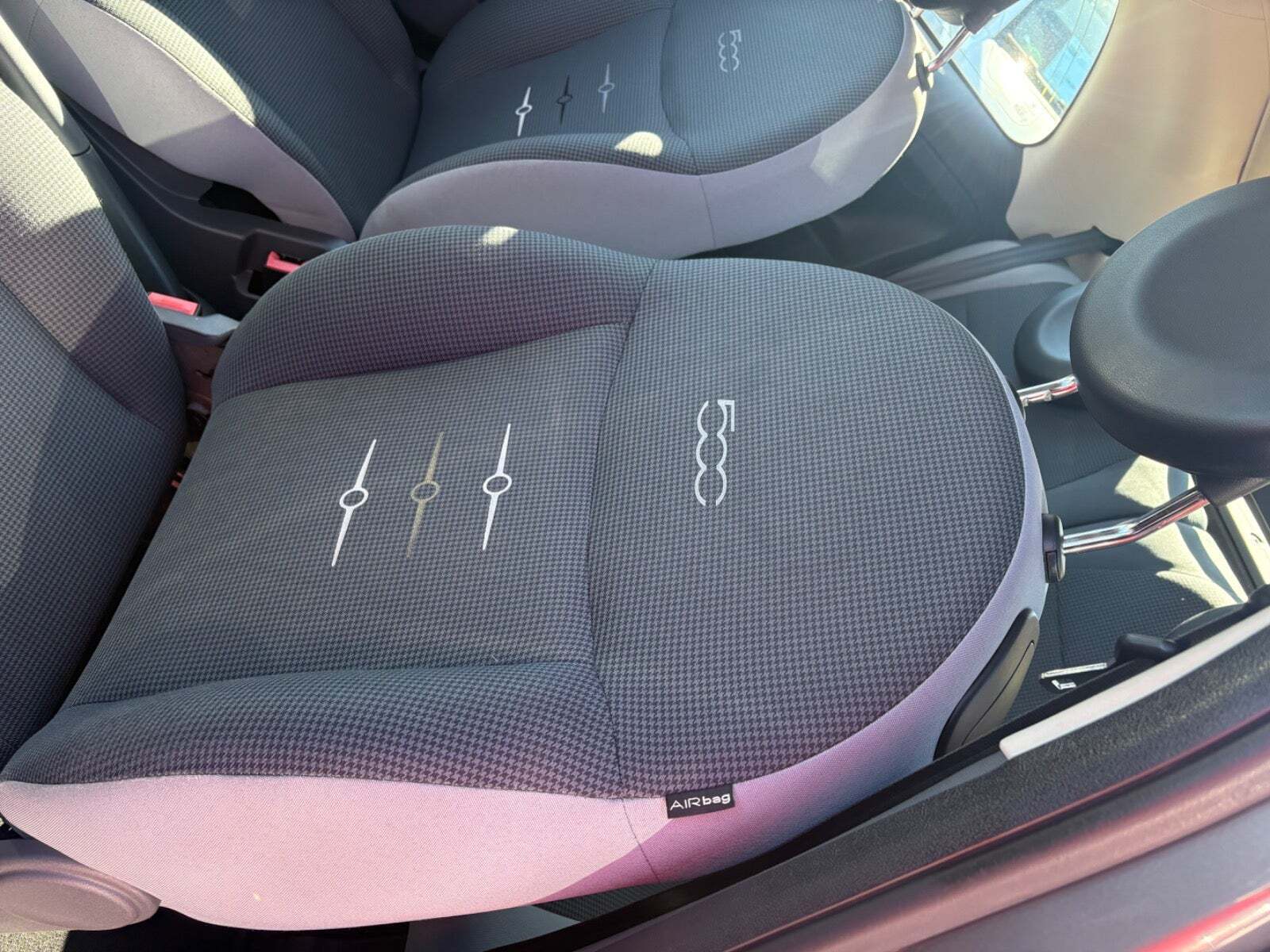 Grå Fiat 500C fra 2015