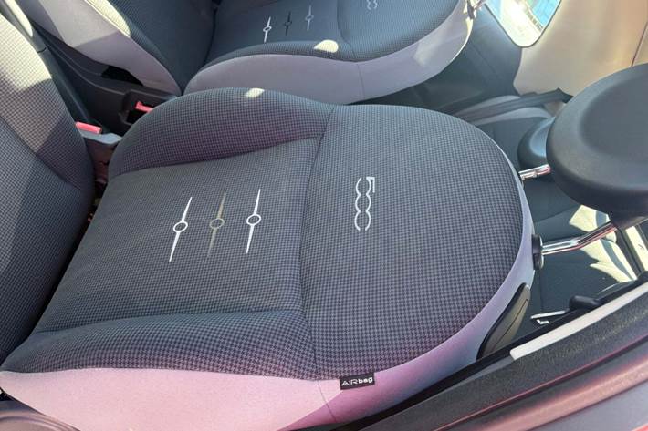 Grå Fiat 500C fra 2015