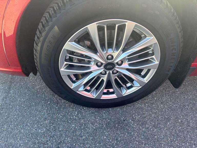 Ford Kuga 2,5 PHEV Vignale CVT