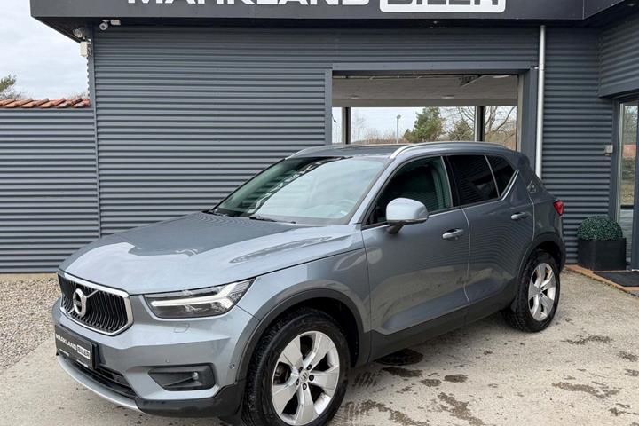 Grå Volvo XC40 fra 2018 set udefra