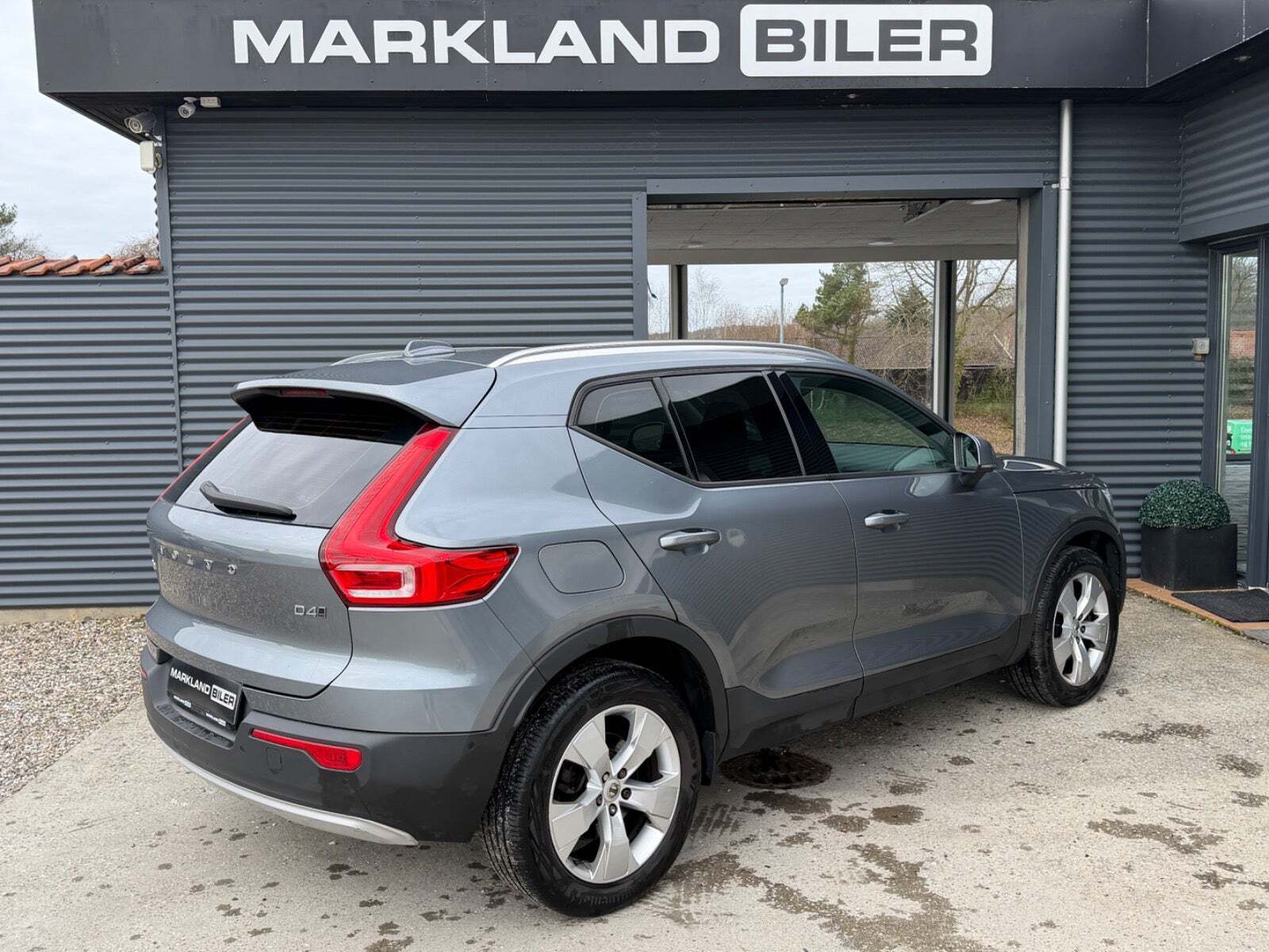 Grå Volvo XC40 fra 2018