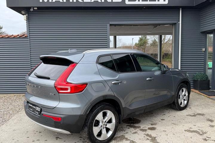 Grå Volvo XC40 fra 2018