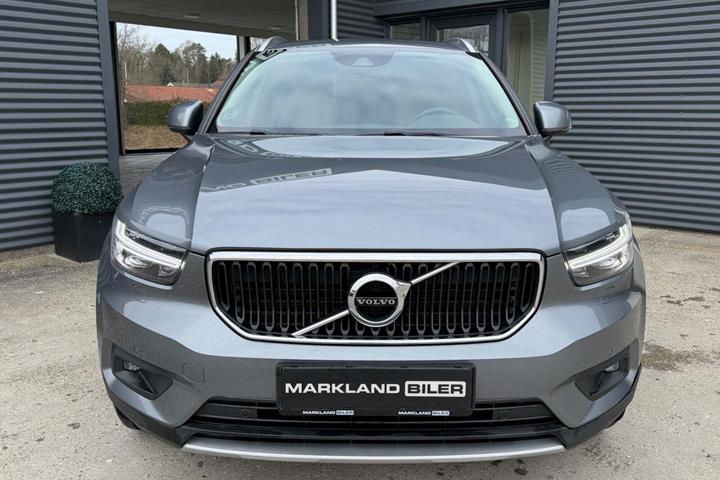 Grå Volvo XC40 fra 2018