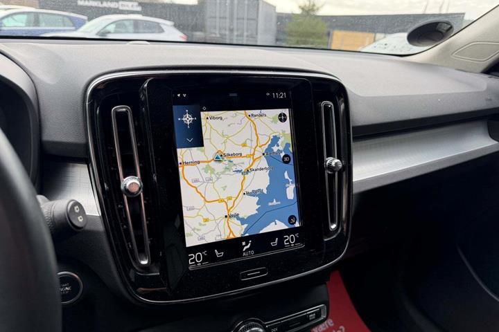 Grå Volvo XC40 fra 2018