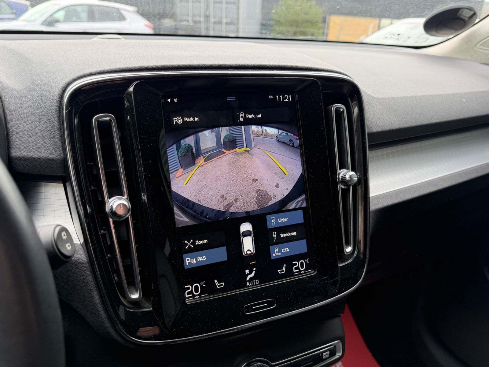 Grå Volvo XC40 fra 2018