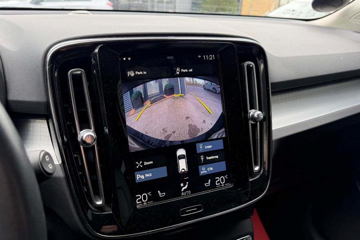 Grå Volvo XC40 fra 2018