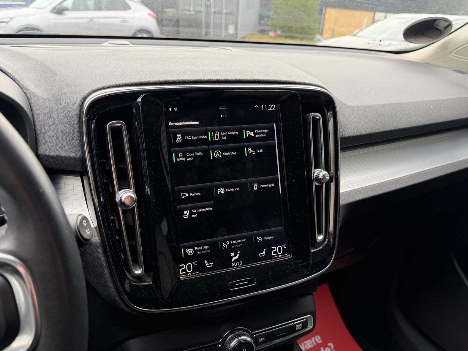 Grå Volvo XC40 fra 2018