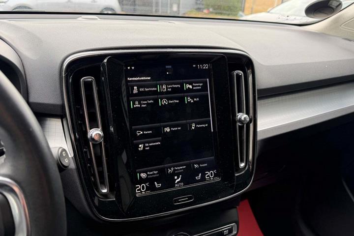 Grå Volvo XC40 fra 2018
