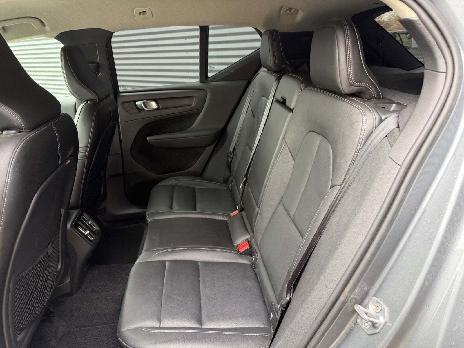 Grå Volvo XC40 fra 2018