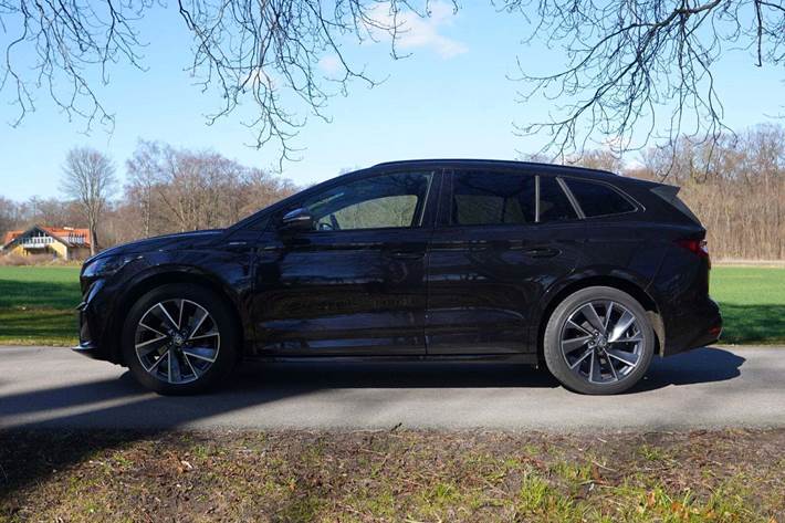 Sort Skoda Enyaq fra 2023
