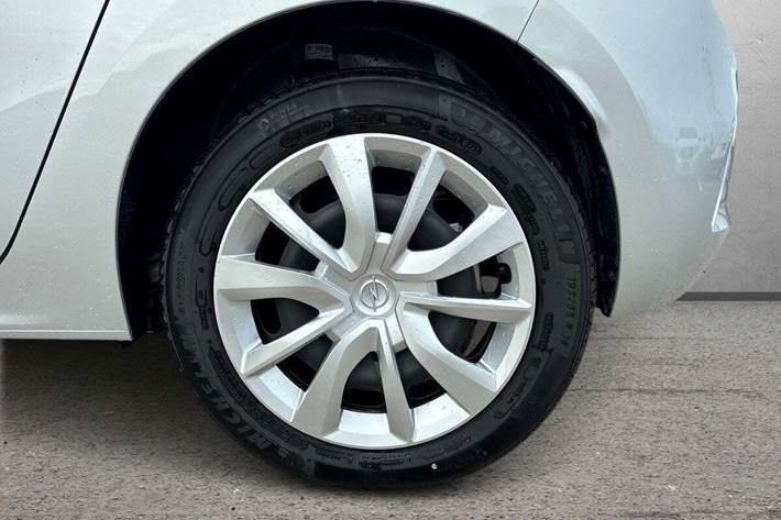 Sølv Opel Corsa-e fra 2023