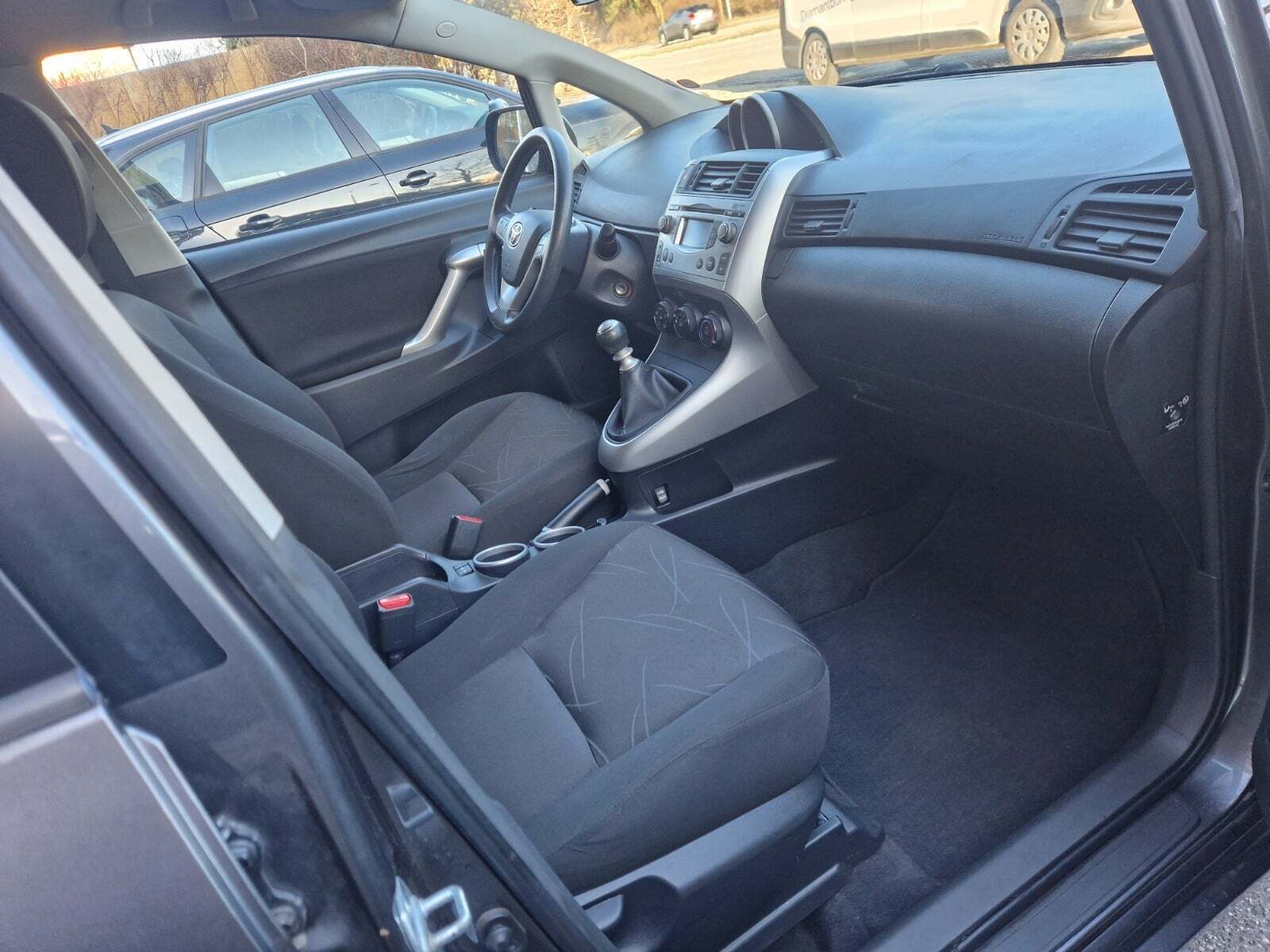 Grå Toyota Verso fra 2010