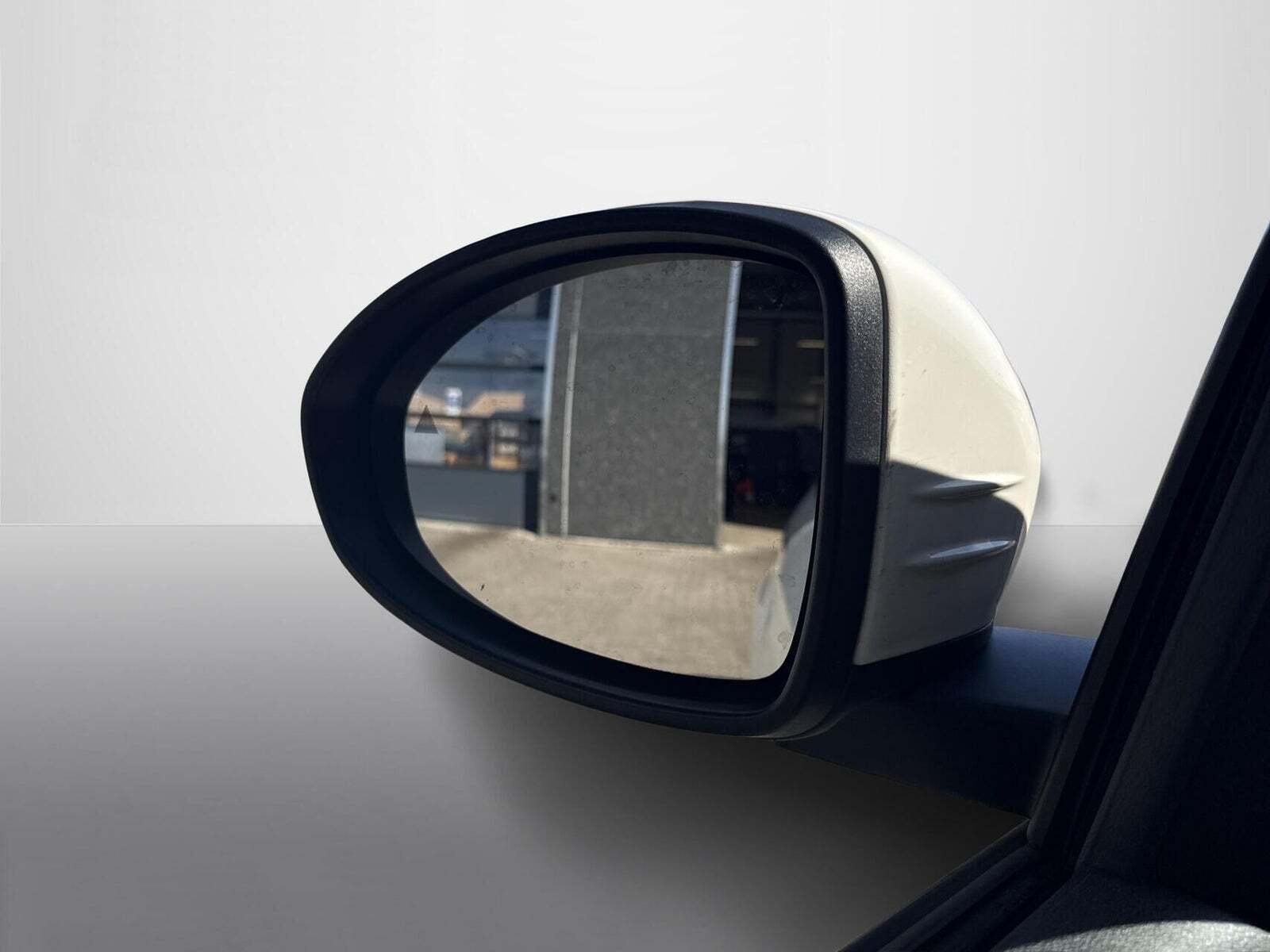 Hvid Fiat 500e fra 2024