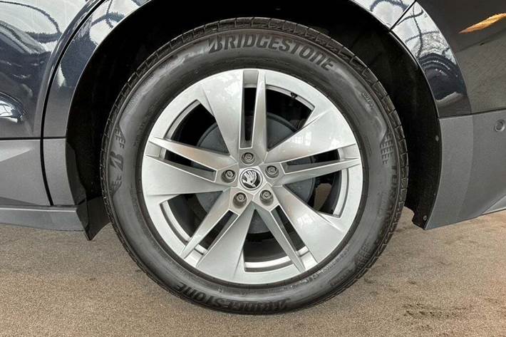 Sort Skoda Enyaq fra 2022