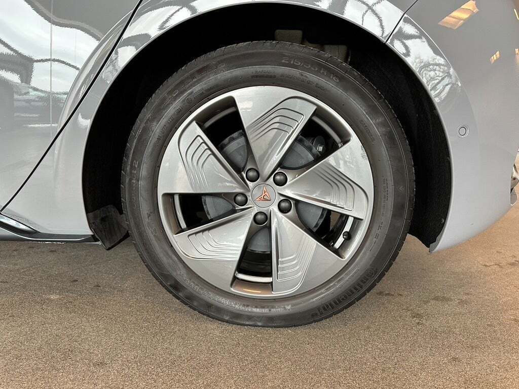 Grå Cupra Born fra 2023