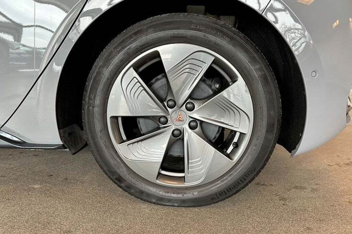 Grå Cupra Born fra 2023