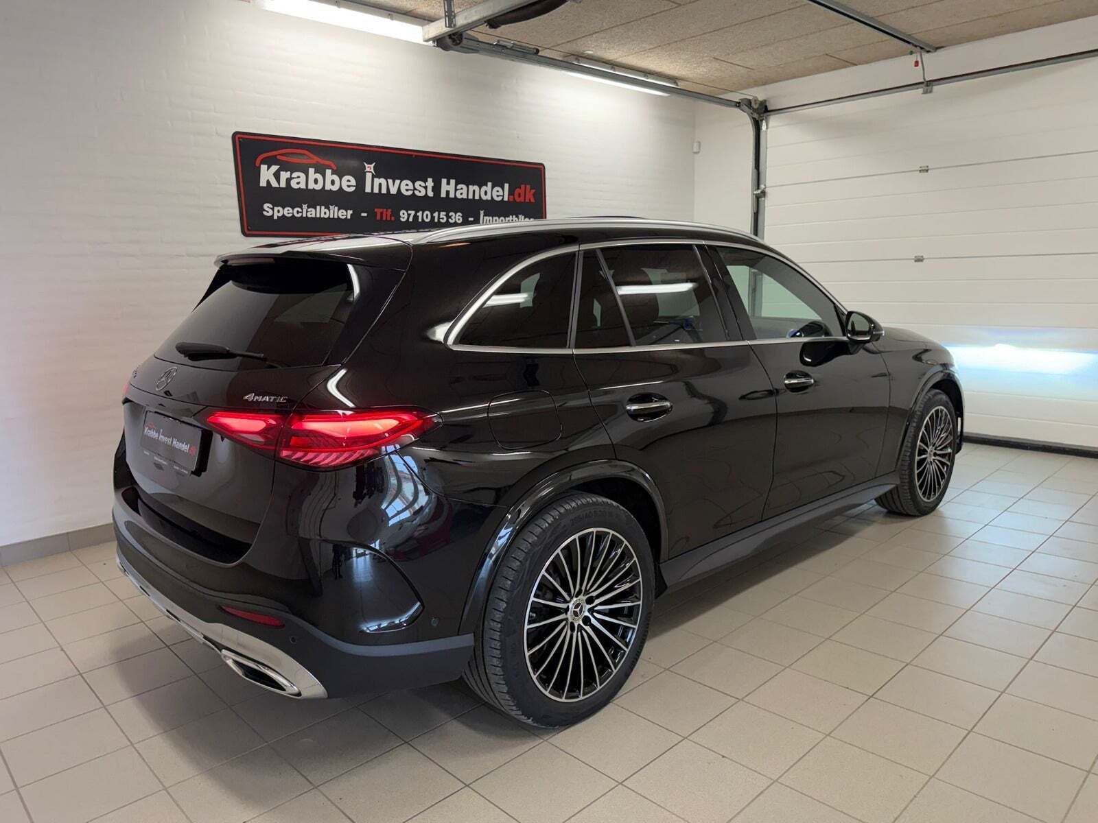 Sort Mercedes GLC300 de fra 2023