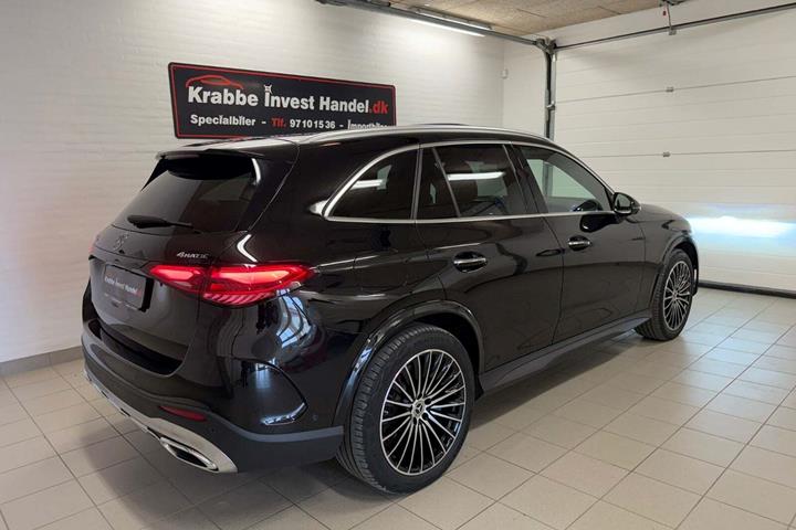 Sort Mercedes GLC300 de fra 2023