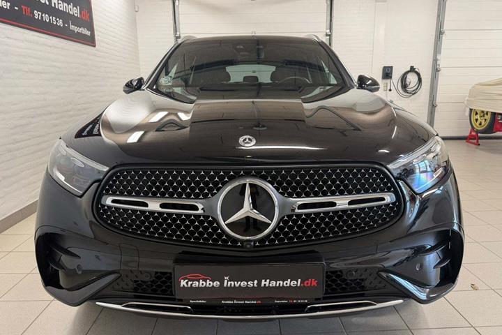 Sort Mercedes GLC300 de fra 2023