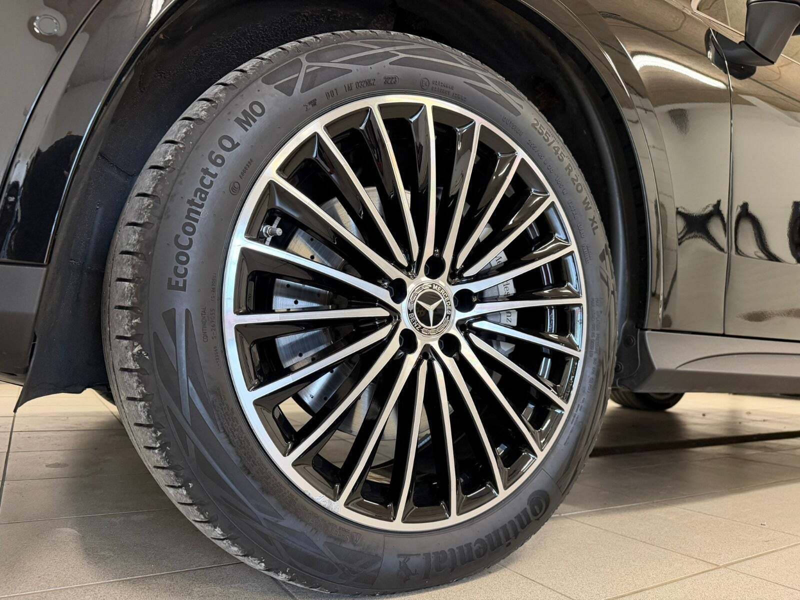 Sort Mercedes GLC300 de fra 2023