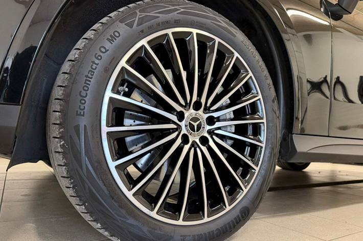 Sort Mercedes GLC300 de fra 2023