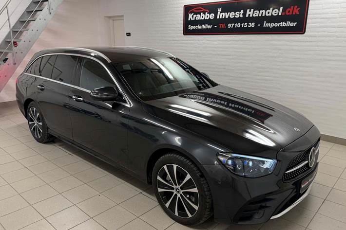 Grå Mercedes E300 de fra 2021