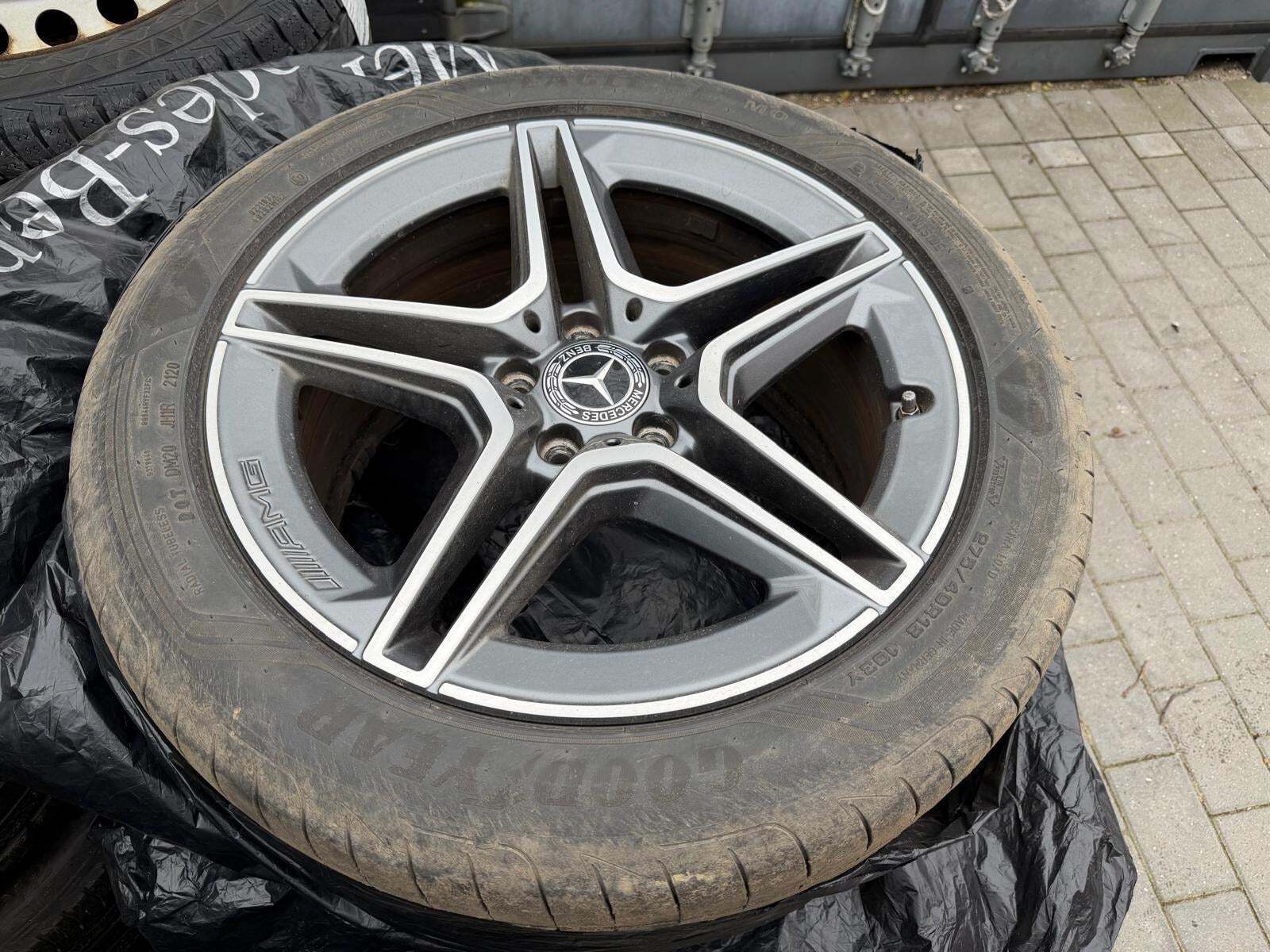 Grå Mercedes E300 de fra 2021